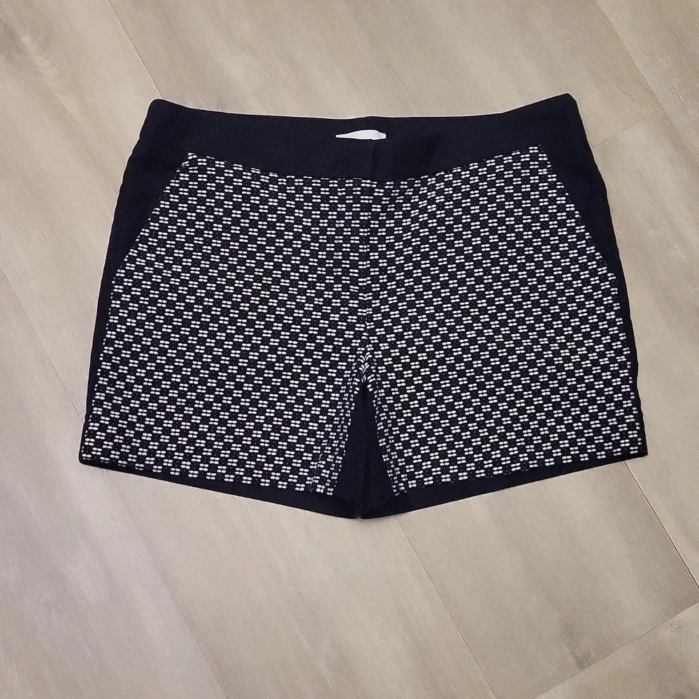 Dalia Navy White Textured‎ Womens Shorts Size 4